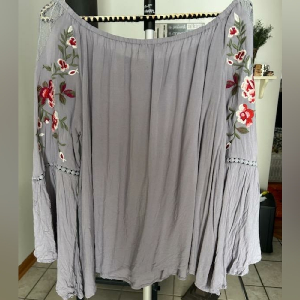 umgee USA Ladies Top - Picture 3 of 3